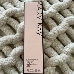 MARY KAY FOUNDATION PRIMER SUNSCREEN BROAD SPECTRUM SPF 15 EXPIRED
